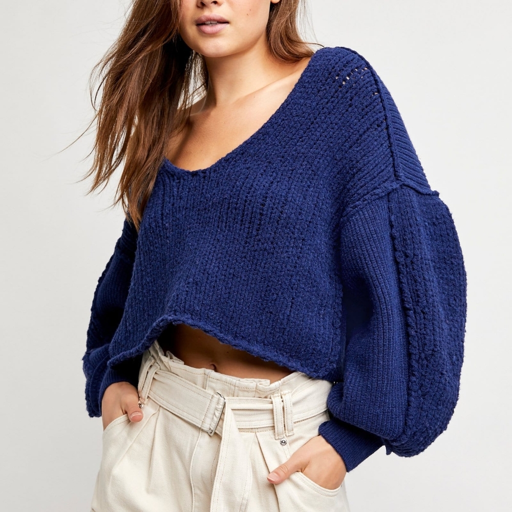 We the Free 🌟 NEW Sea Bright Cropped V Neck Sweater Size Medium M Blue Navy